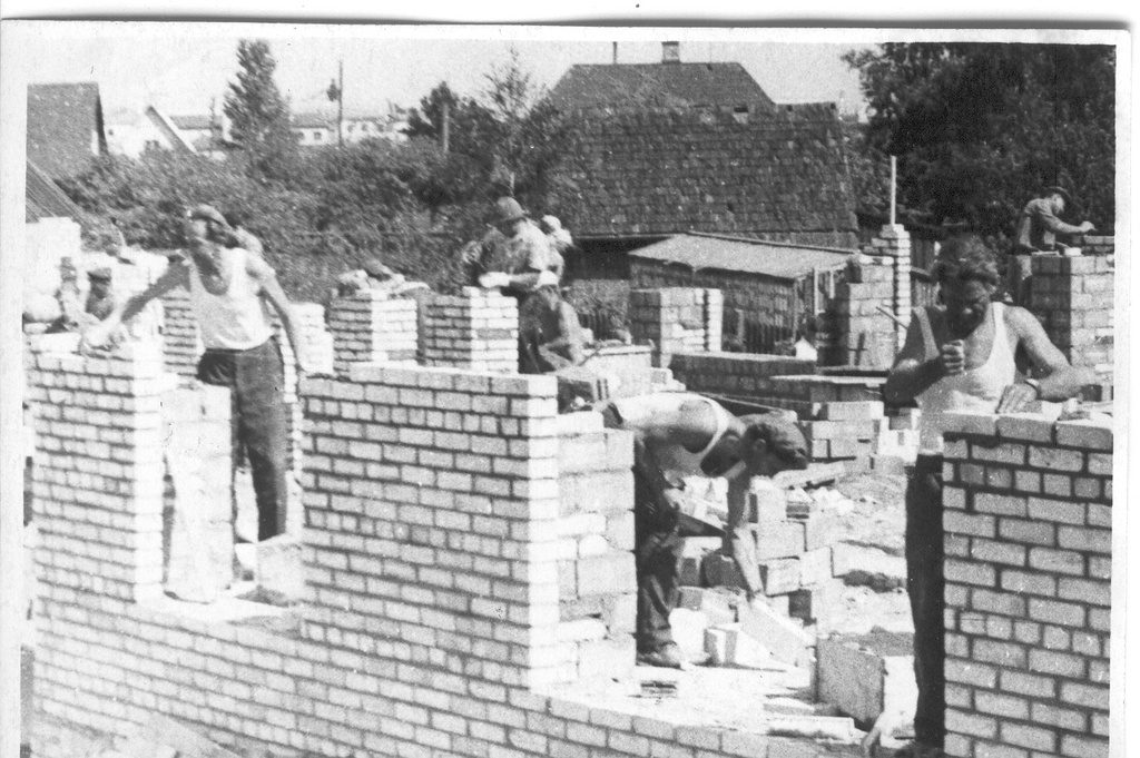 Foto. Võru rajooni  müürseppade kutsemeisterlikkuse võistlused 1967.a. VGT lasteaia ehitusel.