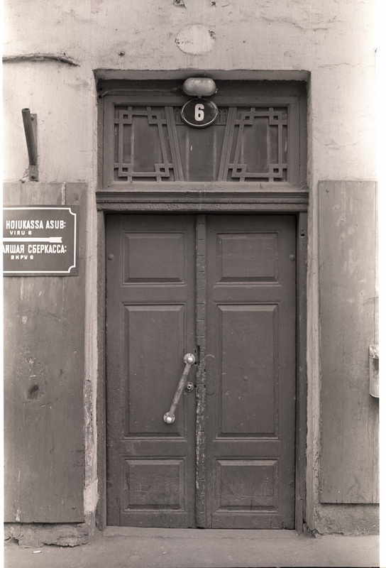 Vanaturg nr. 6, välisuks