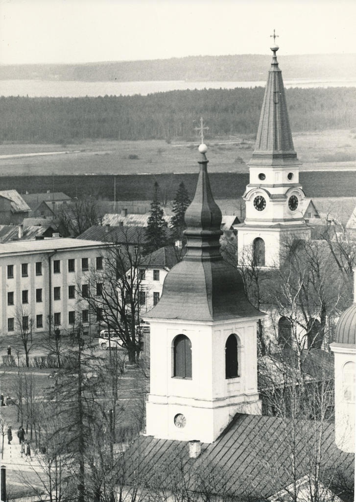 Foto. Vaade Võru linnale edela  suunas ehitatava katlamaja korstna otsast.