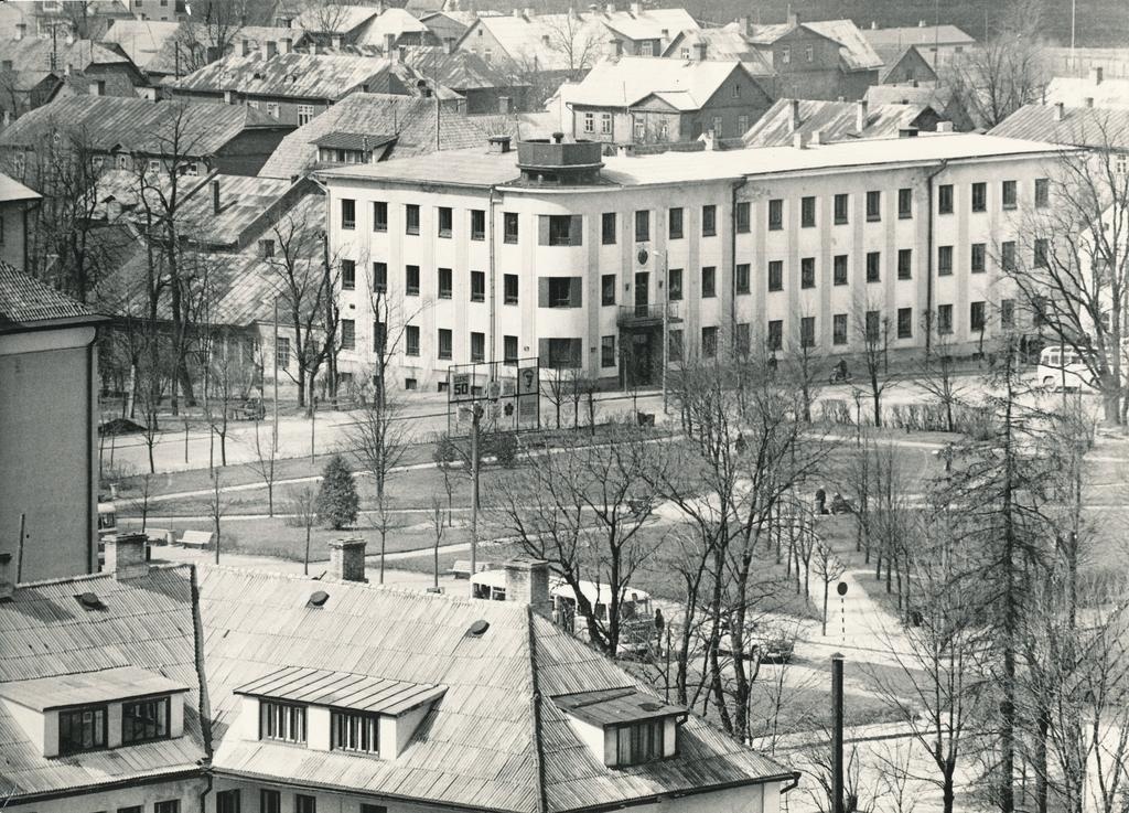 Foto. Vaade Võru linnale edela  suunas ehitatava katlamaja korstna otsast.