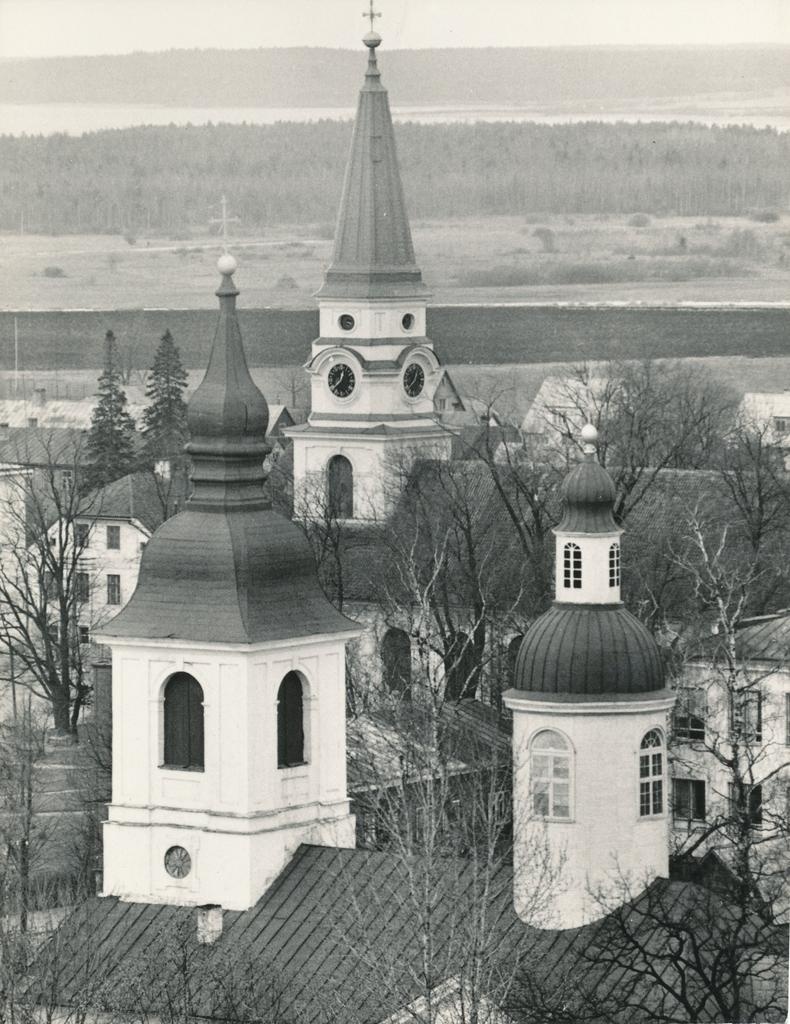 Foto. Vaade Võru linnale edela  suunas ehitatava katlamaja korstna otsast.
