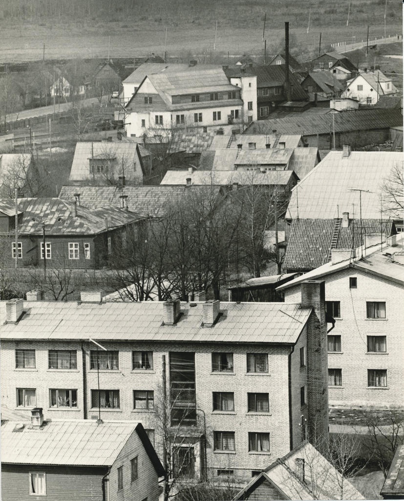 Foto. Vaade Võru linnale edela  suunas ehitatava katlamaja korstna otsast.