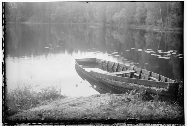 Järv paadiga Aegviidu lähistel