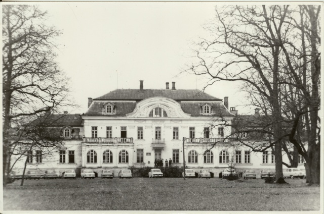 foto, Laupa mõis/põhikool 1985