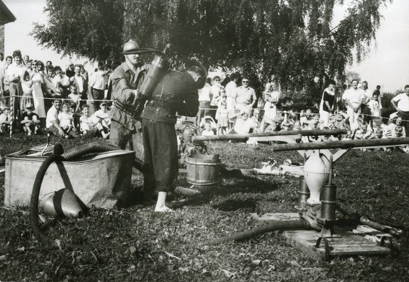 Järvamaa vanatehnika klubi Retron tuletõrjujate show