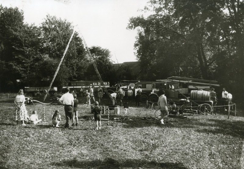 Järvamaa vanatehnika klubi Retron tuletõrjujate show