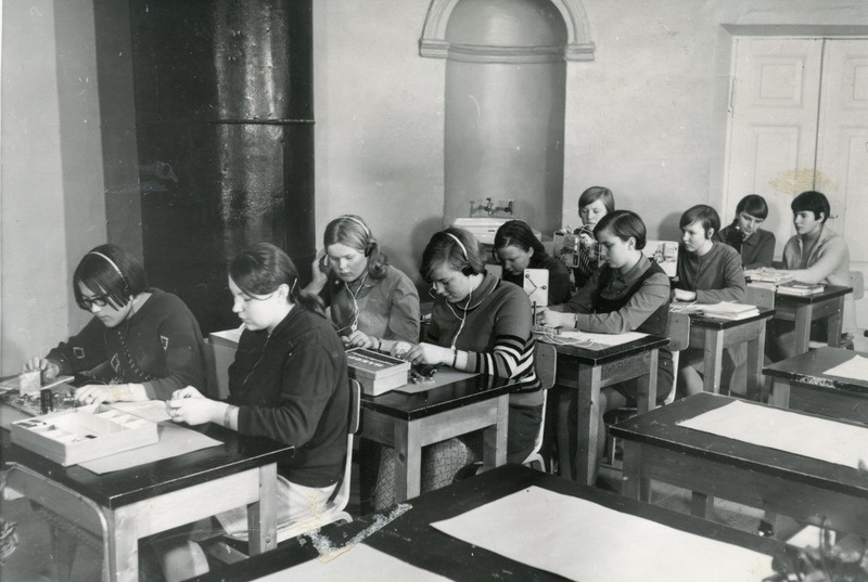 Vinni Näidissovhoostehnikum. Füüsika praktikum I kursuse õpilastele