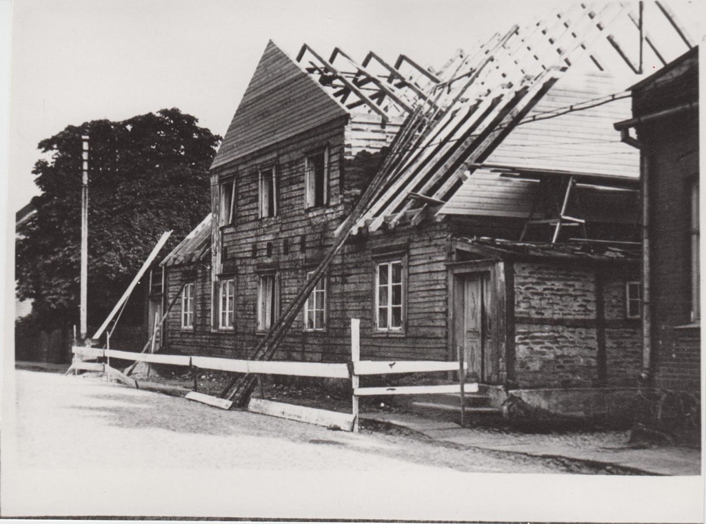 Maja, kus asus Sakala toimetus C. R. Jakobsoni ajal. Hoone taastamine pärast tulekahju.