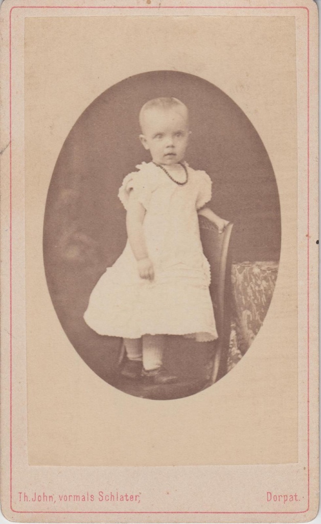 Elsa Jakobson 2 - aastasena.