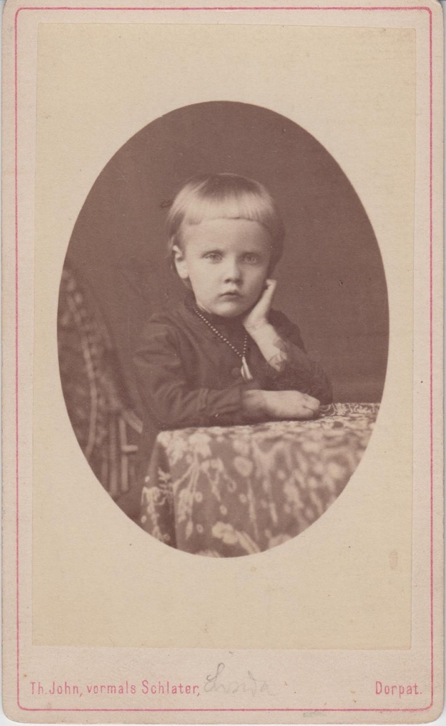 Linda Jakobson 4-aastasena.