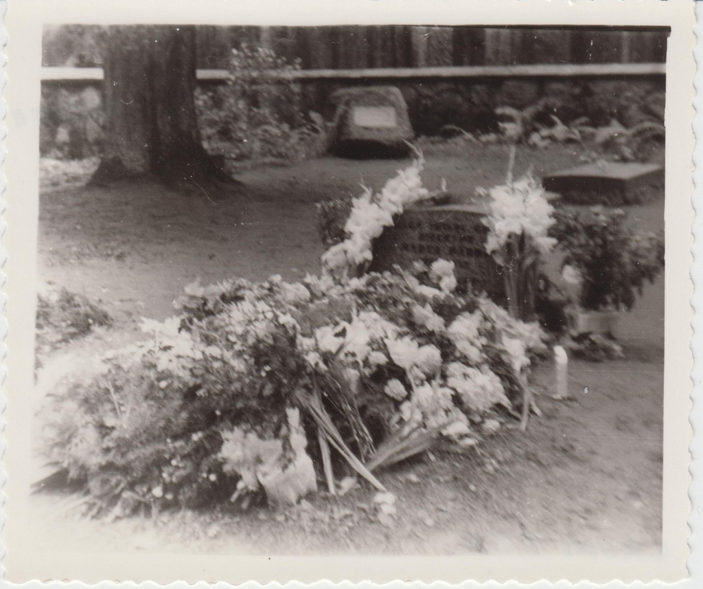 Marta Pärna kalm Kurgja kalmistul tema 20. surma-aastapäeval.