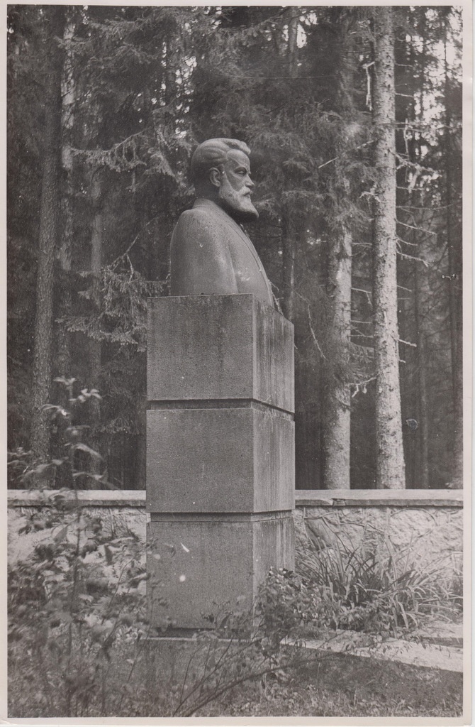 C. R. Jakobsoni monument.