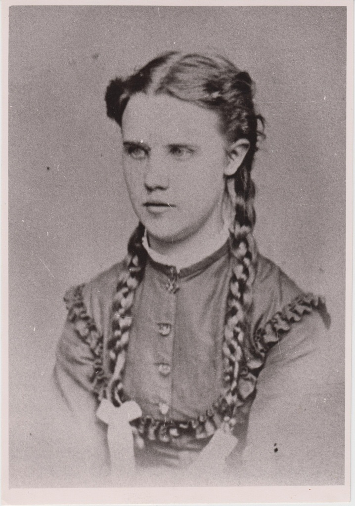 Julie Thal. Pildistatud pruudipõlves.