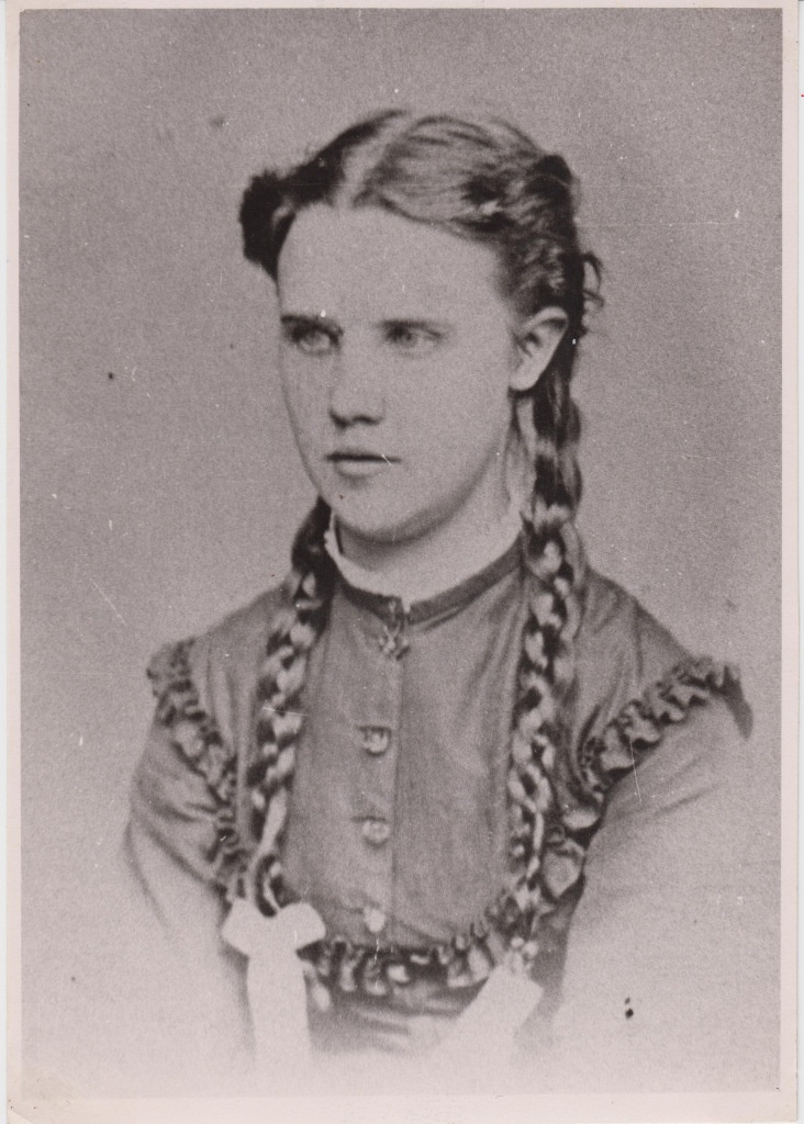 Julie Thal. Pildistatud pruudipõlves.