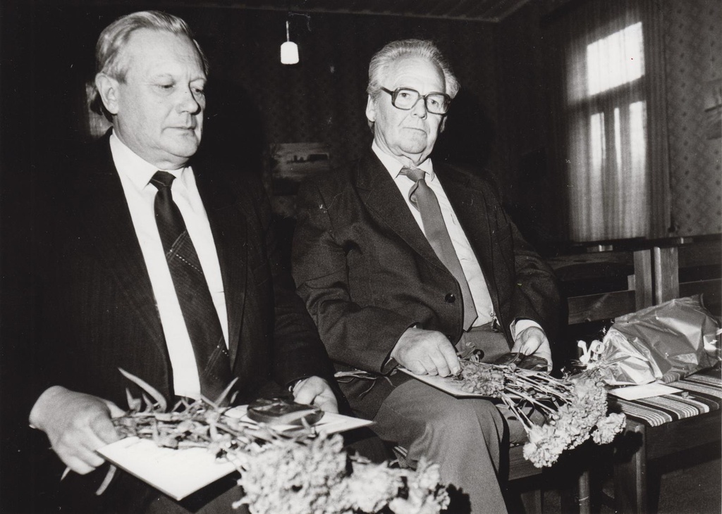 C. R. Jakobsoni nim. medali kätteandmine.