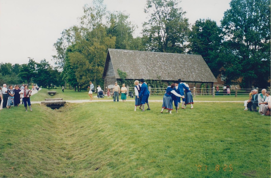 Talupäev Kurgjal. Rahvatantsurühm "Wendre".
