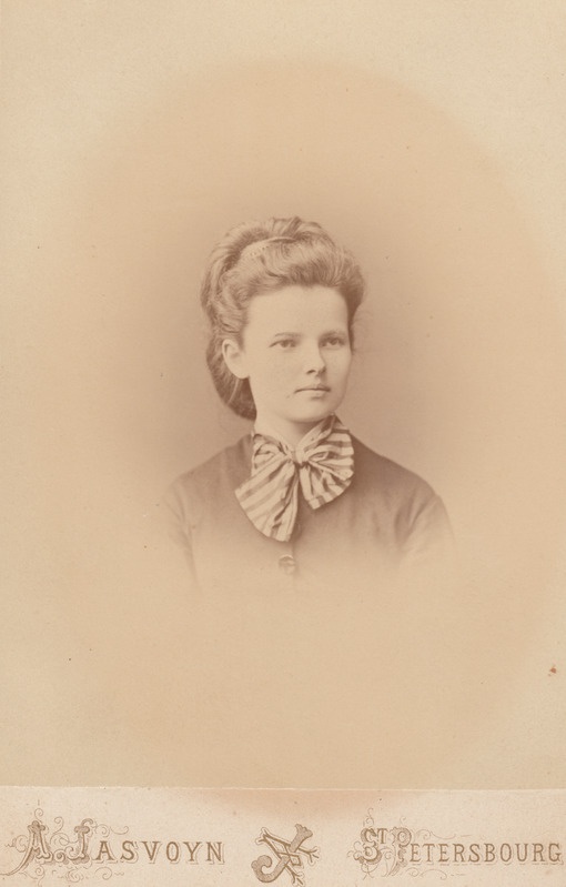 Ida Alvine Thomson (sünd. Jakobson), C. R. Jakobsoni õde.