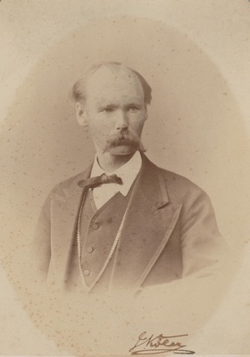 Johann Köler, rinnaportree.  duplicate photo