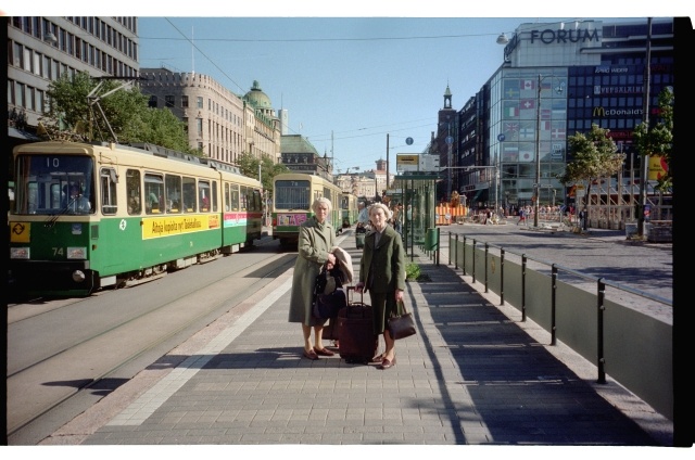 Helge ja Valve Teetlaus Helsingis Mannerheimintiel