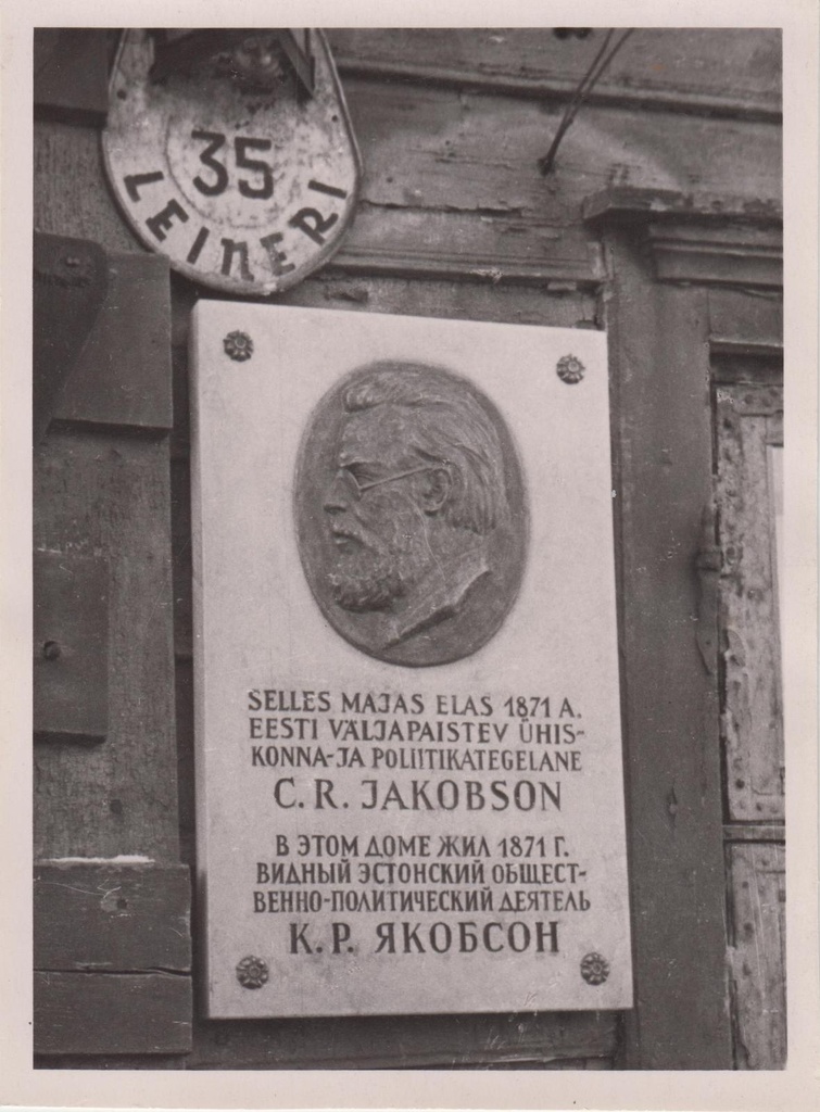 Mälestustahvel majal Tallinnas, kus C. R. Jakobson elas 1871. a.