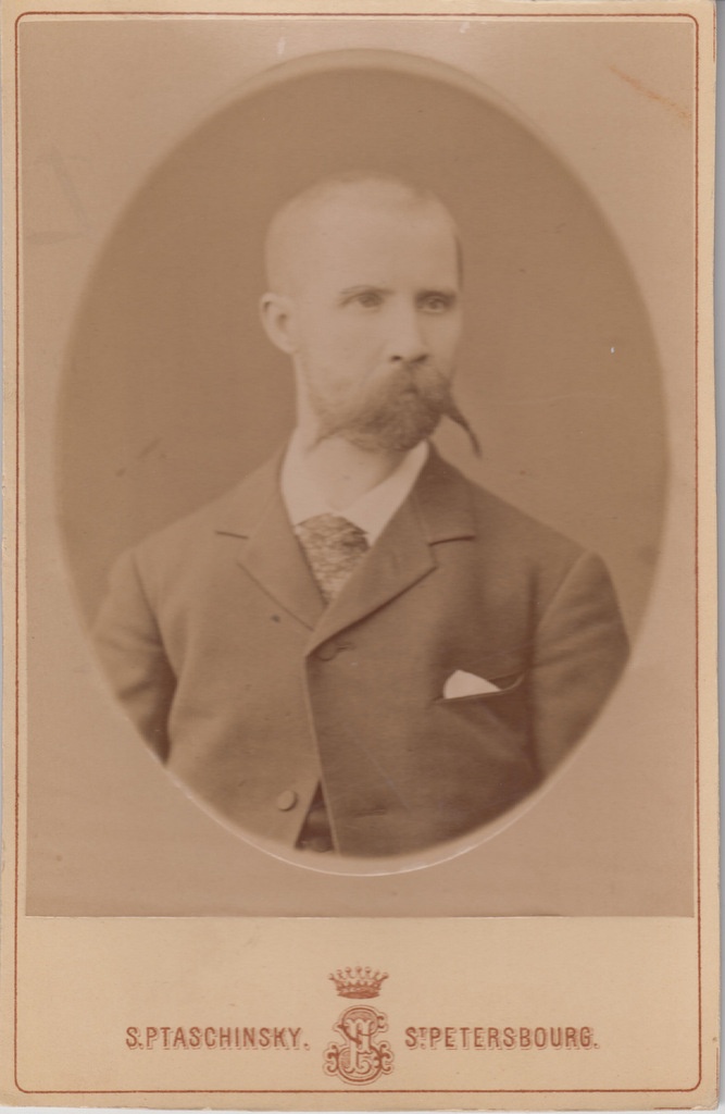 Richard Thal, Julie Jakobsoni vend.