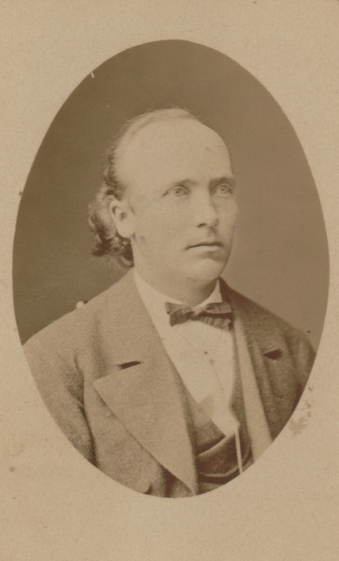 Jakob Hurt, rinnaportree.