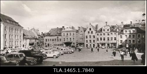 Panoraamvaade Raekoja platsile Dunkri tänava nurgalt