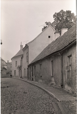 Linnuse tänav  similar photo