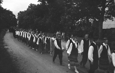 Laulu- ja tantsupidu  similar photo