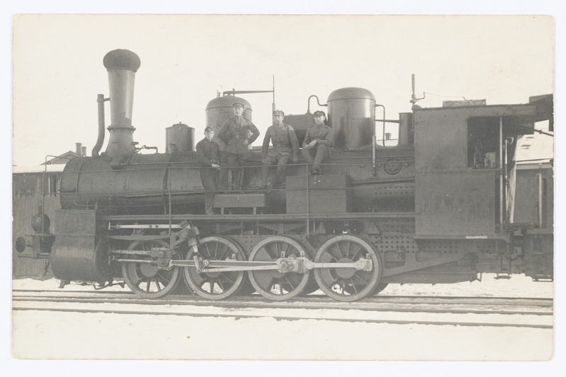 Soomusrong nr 2 vedurimeeskond: Evald Ristikivi, Vasiljev Ivanov (?), Oskar Punap, Aleksander Aab