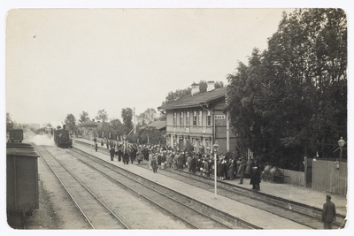Rakke raudteejaam saabuba rongiga  duplicate photo