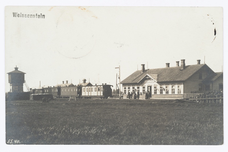 Paide raudteejaam rongiga