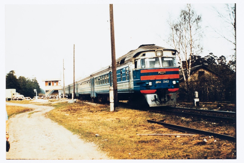 Diiselrong DR1А-242 (ДР1А-242) Liiva raudteejaamas