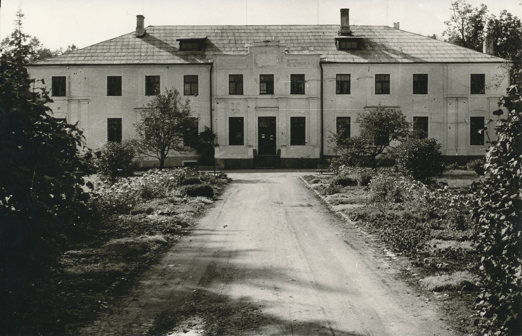 Foto. Endise Väimela mõisa peahoone.