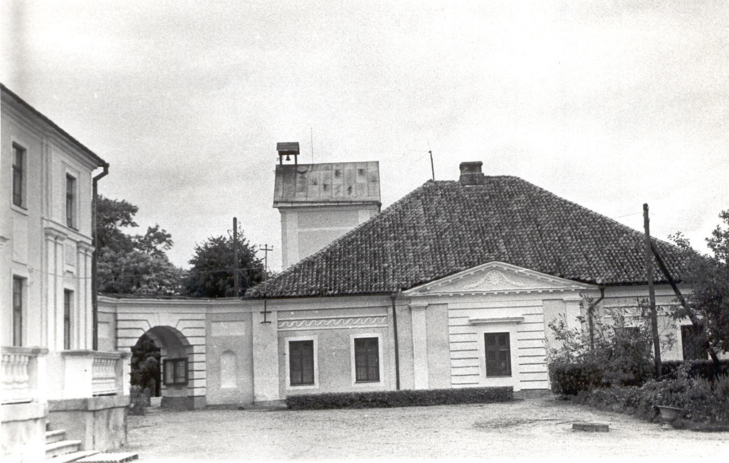 Foto. Väimela mõisa härrastemaja tiibhoone.