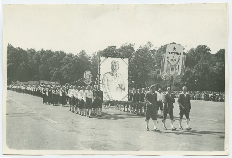 1950. aasta laulupidu Tallinnas, Tartumaa kolonni algus.