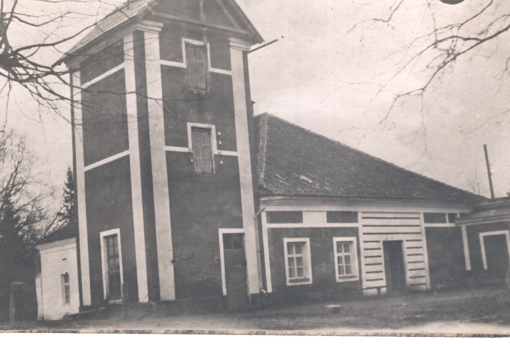 Trükipostkaart. Väimela mõisa hoone tiib torniga.