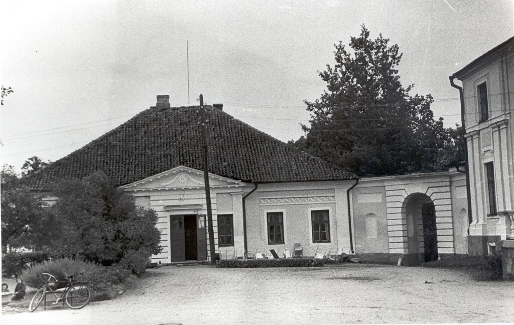 Foto. Väimela mõisa härrastemaja tiibhoone.