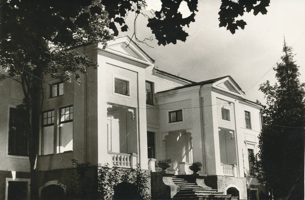 Foto. Endise Väimela mõisa peahoone.