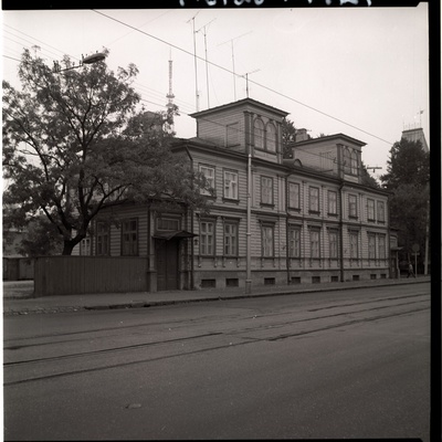 Puuhoone Narva mnt. 42  similar photo