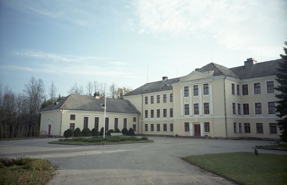 Endise Väimela sovhoostehnikumi peahoone