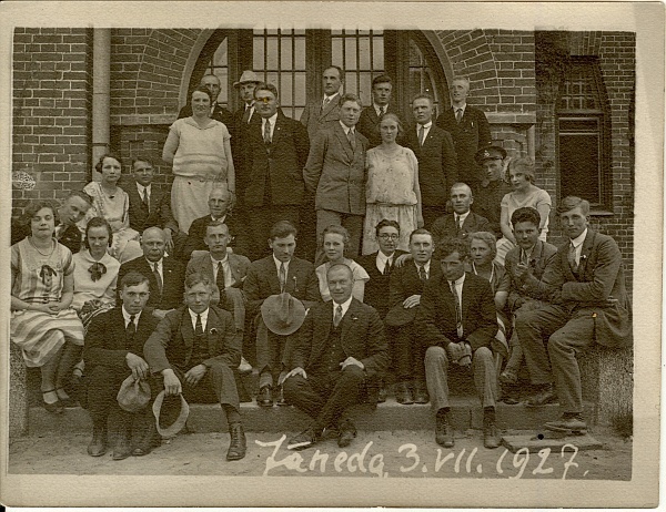 grupifoto, Jäneda Põllutöökooli õpilased koolihoone ees1927.a.