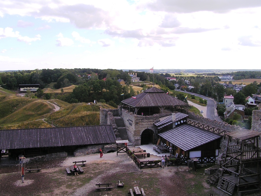 Rakvere linnuse varemed vallikraaviga hoov nr 15740 - This is a photo of cultural heritage monument of Estonia number