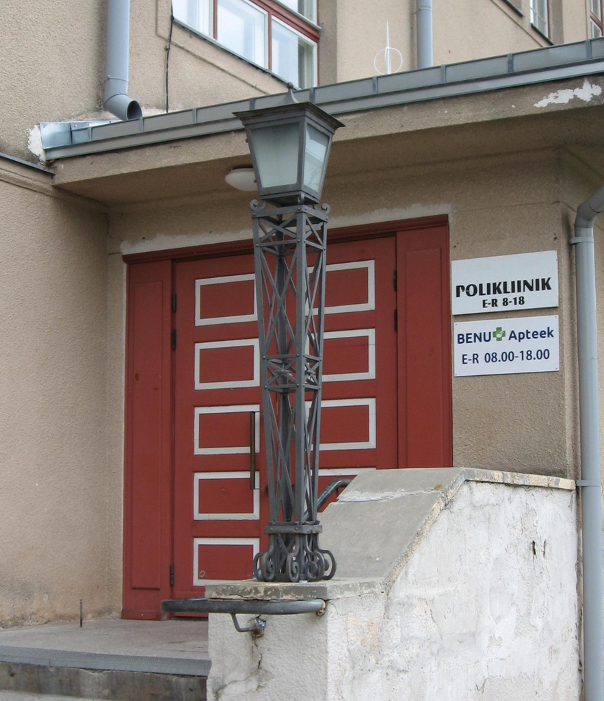 German-school-lamp Rakvere - Rakvere saksa eragümnaasiumi hoone, old lamp at the entrance