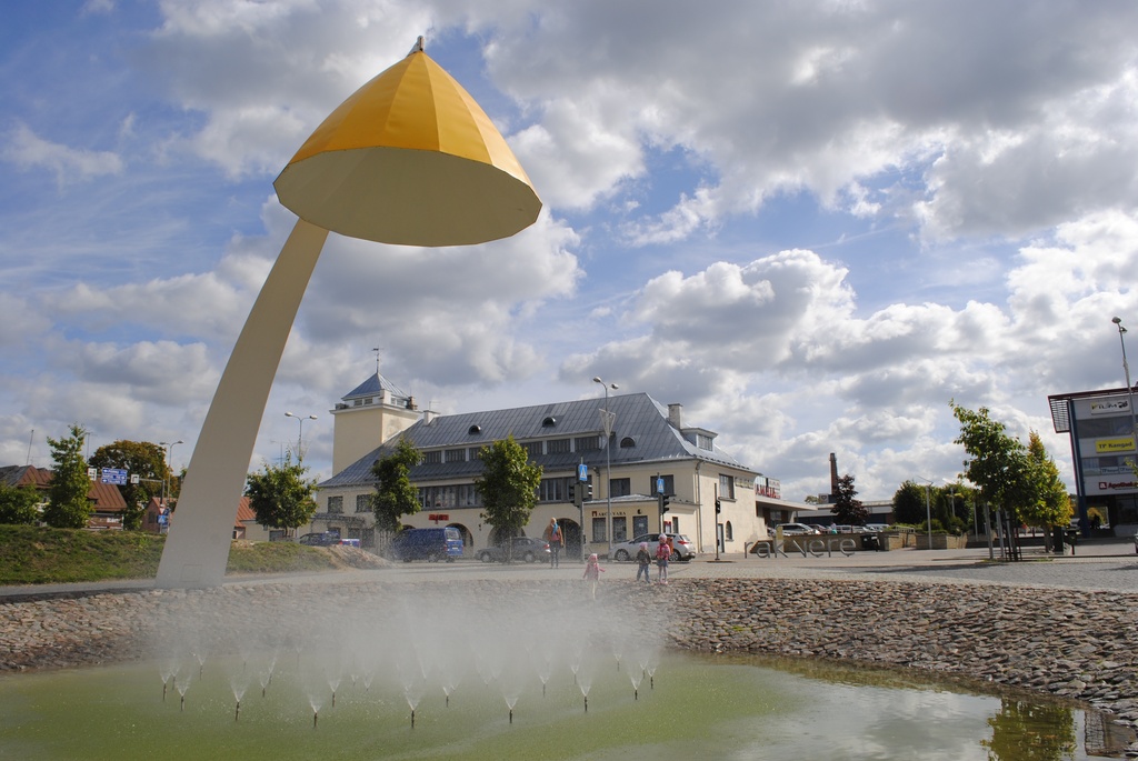 Rakvere Estonia market square - lang