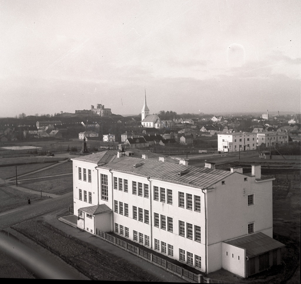 Carl Sarap. Rakvere vaade. U. 1938-1940. Fotomuuseum, TLM Fn 9786-8 - Carl Sarap. Rakvere vaade. 1938. Fotomuuseum, TLM Fn 9786:8 https://www.muis.ee/museaalview/2842739