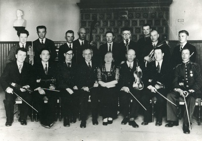 Iisaku salong-orkester 1930. a  duplicate photo