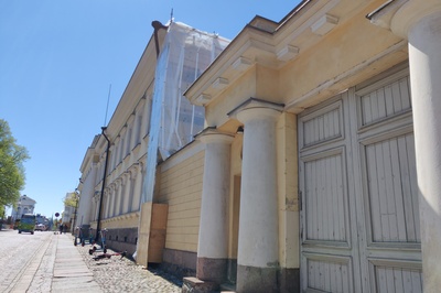 Unioninkatu 38. Näkymä Unioninkadulta Helsingin yliopistollisen keskussairaalan IV sisätautien klinikan portilta etelään Kirkkokadun suuntaan. (Topelia.) rephoto