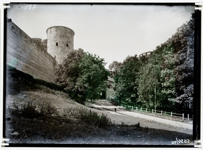 Ivangorodi kindluse müür torni ja väravaga  duplicate photo
