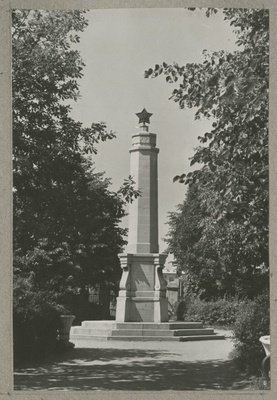 Kangelasmonument  duplicate photo